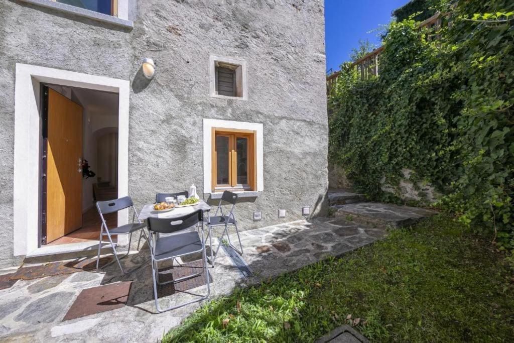 Poolside Apartment Cristina Bellano Eksteriør billede